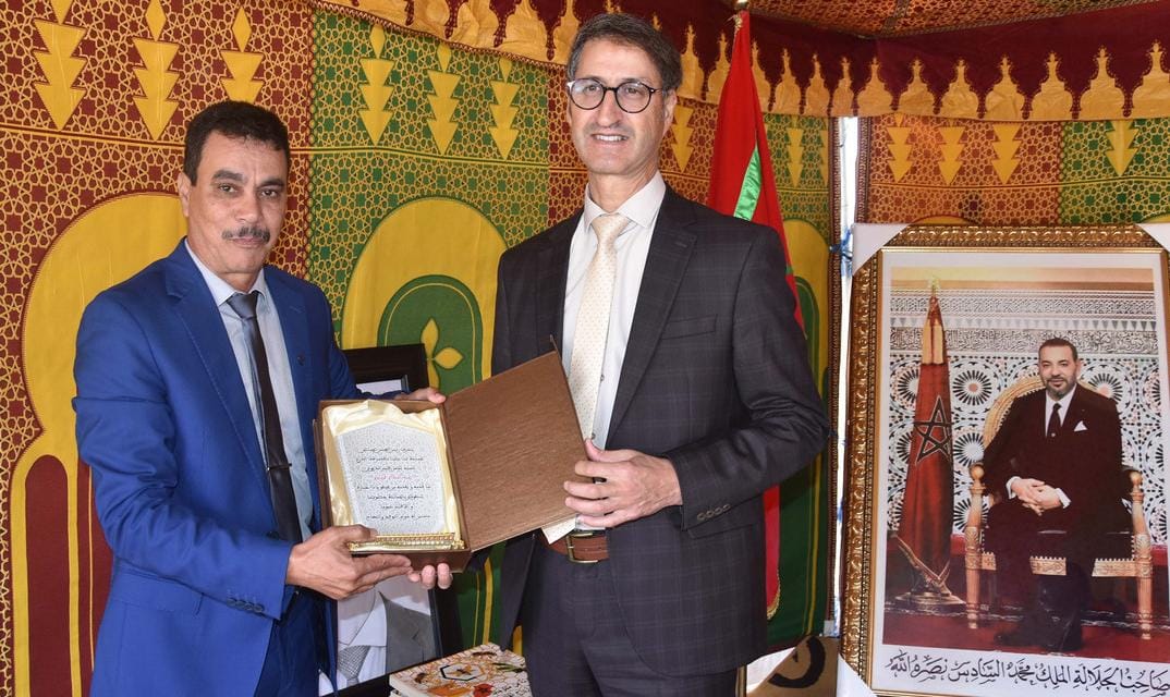 جماعة إيت مايت خارج التغطية … و”تصحيح الإمضاء” في إجازة أسبوعية قسرية