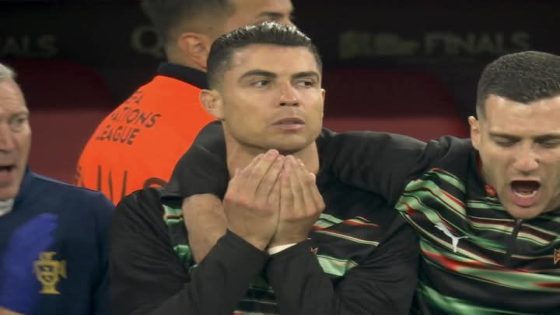 رونالدو يرفع يديه للسماء في لقطة إنسانية تخطف قلوب الجماهير العربية