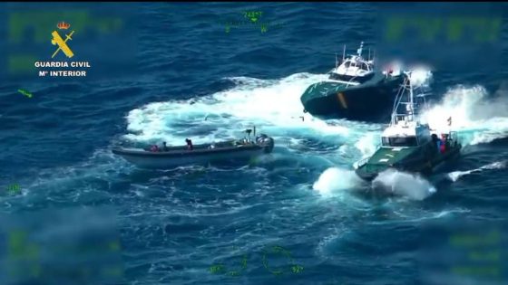 إجهاض محاولة تهريب 1.7 طن من الحشيش قبالة سواحل قادس