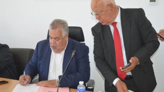 بعد أن أهانة الساكنة … موجة غضب ببني نصار بعد تبريرات “غير مقنعة” لرئيس الجماعة حول فشل التنمية